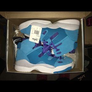 NWB adidas eqt basketball hornets 045369